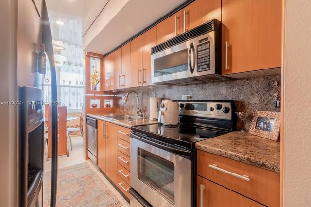 301 174 2417, Sunny Isles Beach, FL 33160