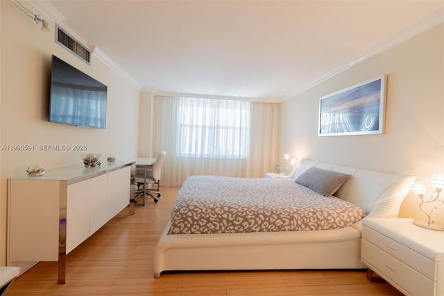 301 174 2417, Sunny Isles Beach, FL 33160