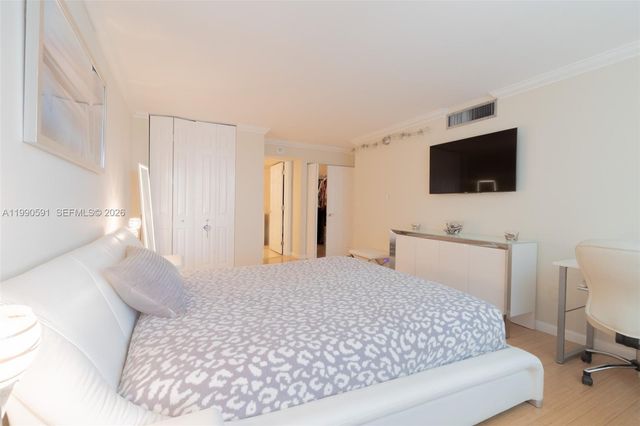 301 174 2417, Sunny Isles Beach, FL 33160