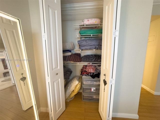 301 174 2417, Sunny Isles Beach, FL 33160