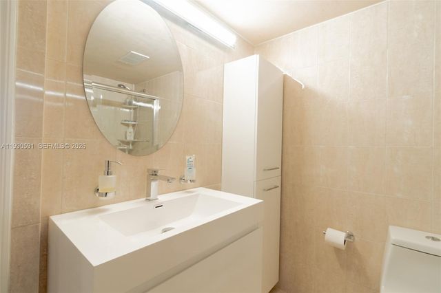 301 174 2417, Sunny Isles Beach, FL 33160