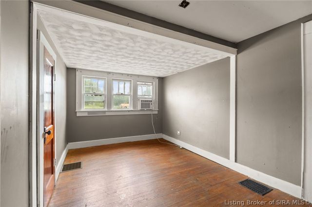 4533 State Rd 64, Taswell, IN 47175