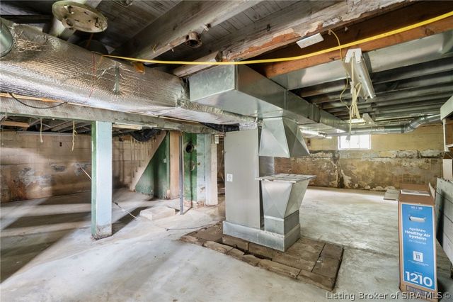 4533 State Rd 64, Taswell, IN 47175