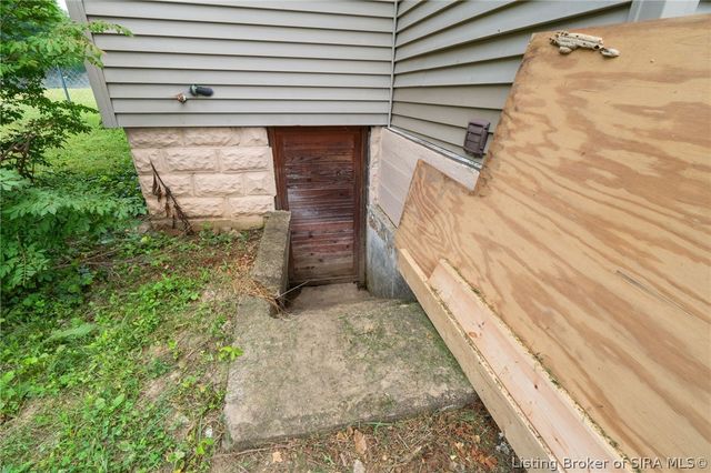 4533 State Rd 64, Taswell, IN 47175