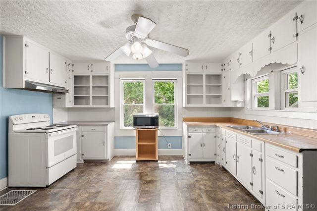 4533 State Rd 64, Taswell, IN 47175