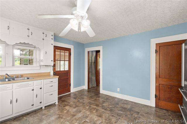 4533 State Rd 64, Taswell, IN 47175