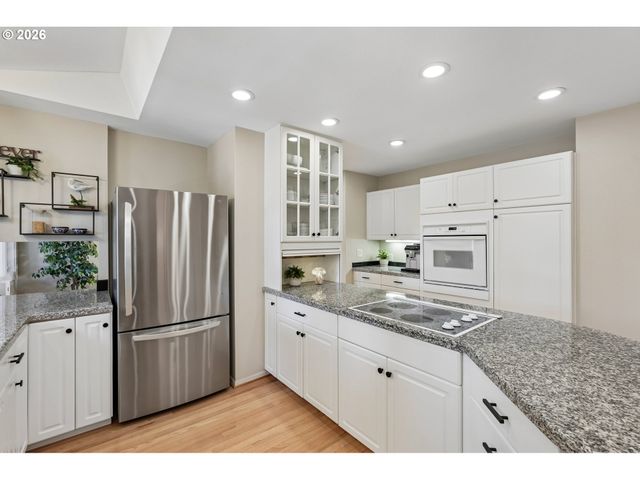 11255 Sw TIMBERLINE Dr, Beaverton, OR 97008