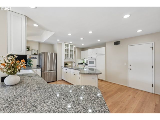 11255 Sw TIMBERLINE Dr, Beaverton, OR 97008