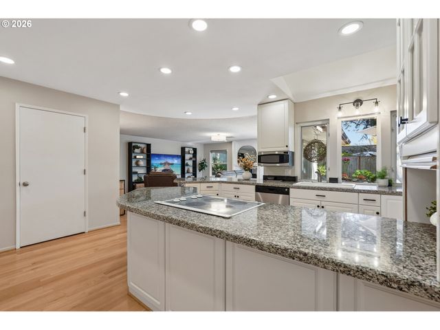 11255 Sw TIMBERLINE Dr, Beaverton, OR 97008