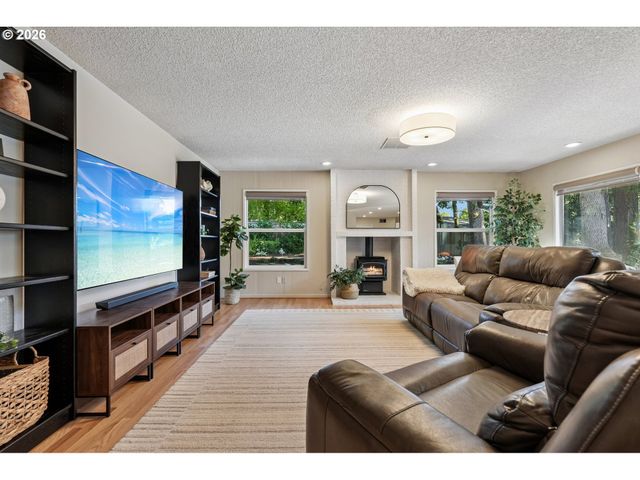 11255 Sw TIMBERLINE Dr, Beaverton, OR 97008