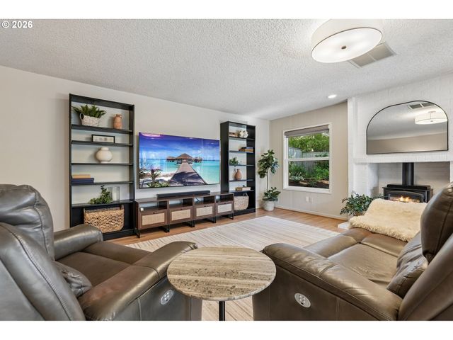 11255 Sw TIMBERLINE Dr, Beaverton, OR 97008