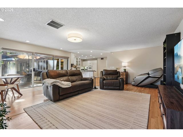 11255 Sw TIMBERLINE Dr, Beaverton, OR 97008