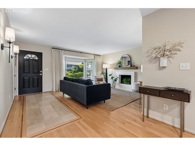 11255 Sw TIMBERLINE Dr, Beaverton, OR 97008