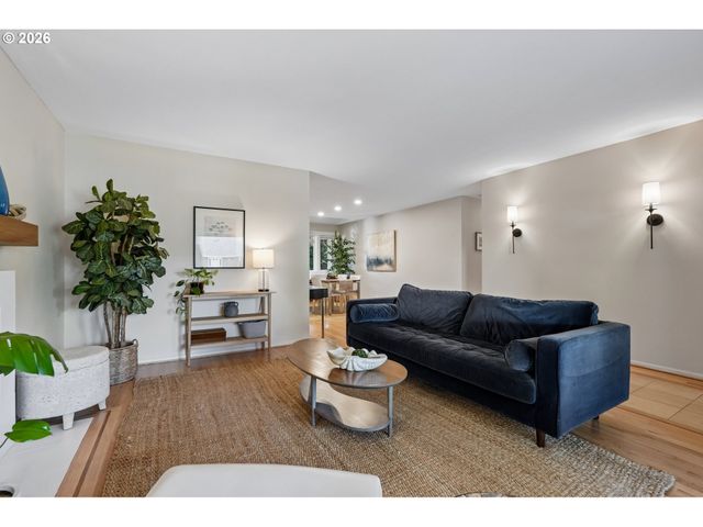 11255 Sw TIMBERLINE Dr, Beaverton, OR 97008
