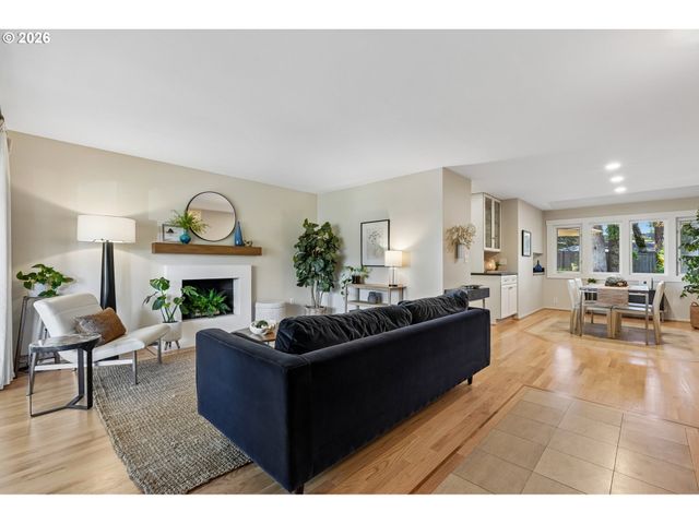 11255 Sw TIMBERLINE Dr, Beaverton, OR 97008