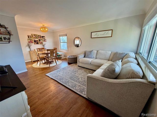 579 Lerner Avenue, Commerce Twp, MI 48017