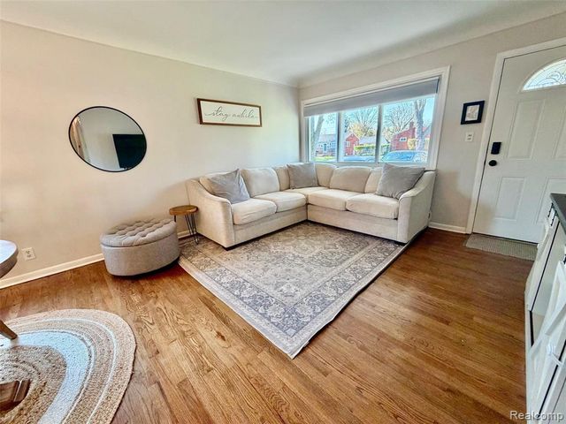 579 Lerner Avenue, Commerce Twp, MI 48017