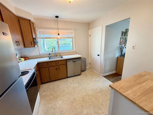 579 Lerner Avenue, Commerce Twp, MI 48017