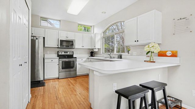 5692 Versailles Avenue, Ann Arbor, MI 48103