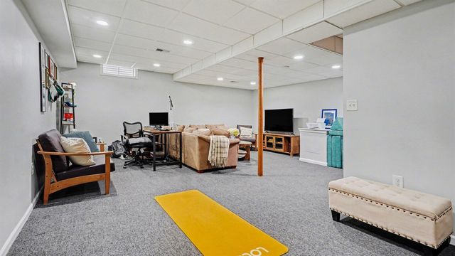 5692 Versailles Avenue, Ann Arbor, MI 48103