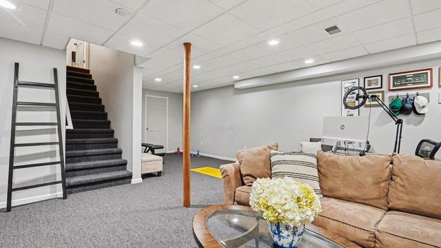 5692 Versailles Avenue, Ann Arbor, MI 48103