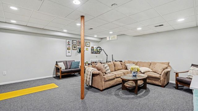 5692 Versailles Avenue, Ann Arbor, MI 48103