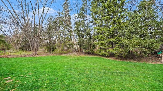 5692 Versailles Avenue, Ann Arbor, MI 48103