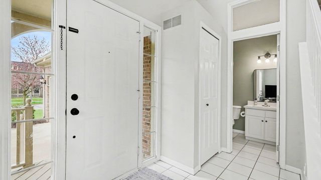 5692 Versailles Avenue, Ann Arbor, MI 48103