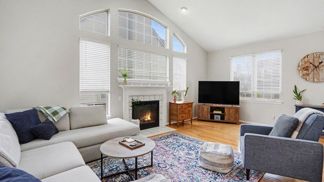 5692 Versailles Avenue, Ann Arbor, MI 48103