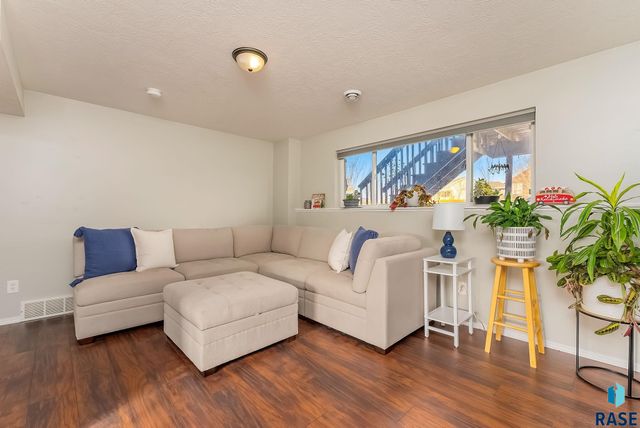 7420 W Luke Dr Drive, Sioux Falls, SD 57106