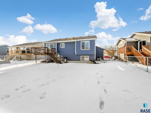 7420 W Luke Dr Drive, Sioux Falls, SD 57106