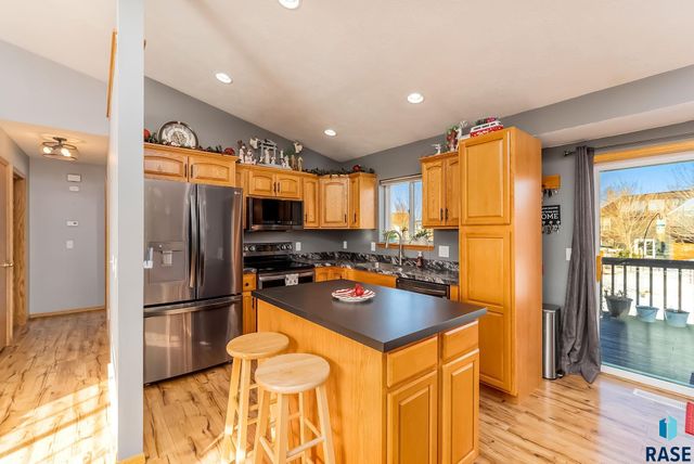 7420 W Luke Dr Drive, Sioux Falls, SD 57106