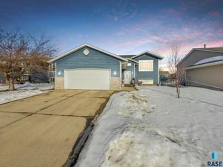 7420 W Luke Dr Drive, Sioux Falls, SD 57106