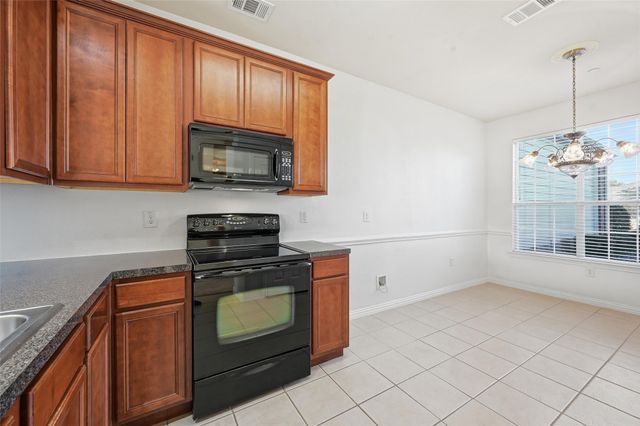 252 Heritage Hill Drive, Lewisville, TX 75067