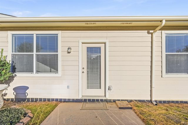 252 Heritage Hill Drive, Lewisville, TX 75067