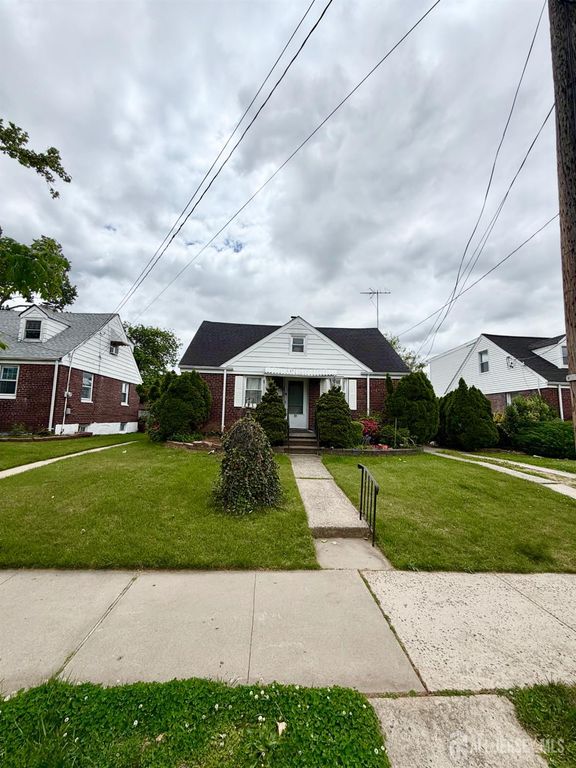 85 Hermann Avenue, Carteret, NJ 07008