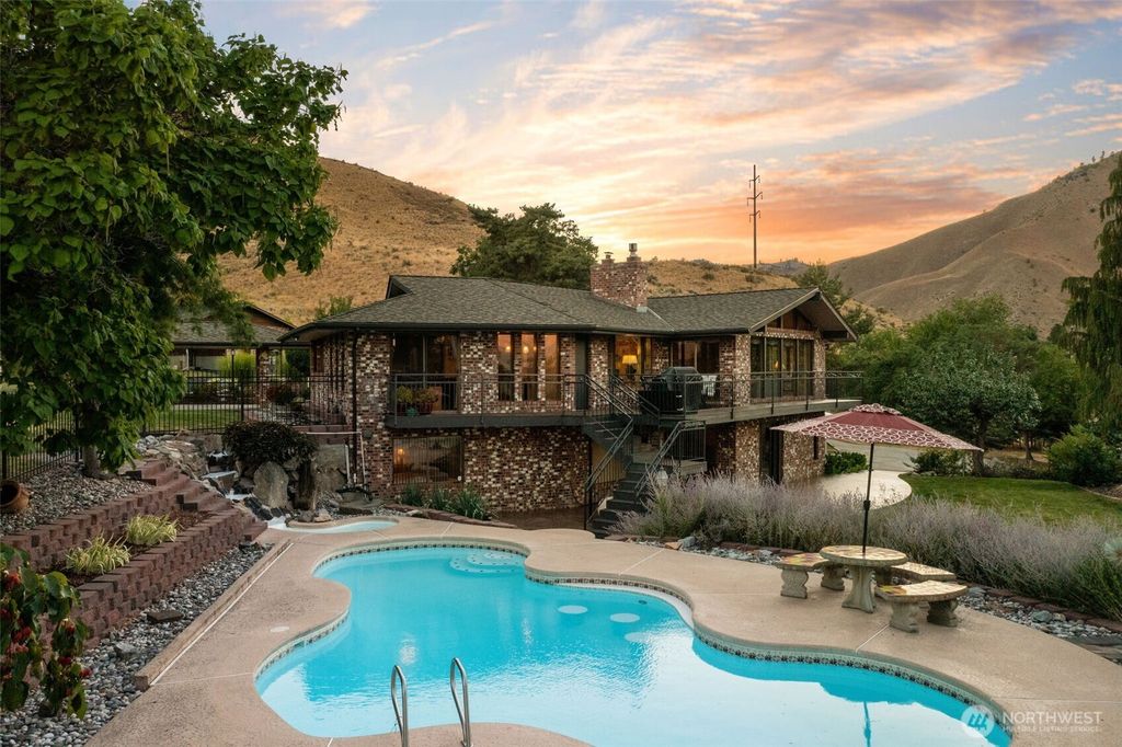 1701 Skyline Drive, Wenatchee, WA 98801