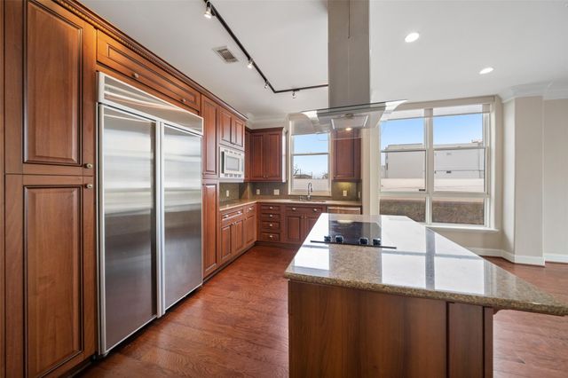 1419 Montrose Boulevard 202, Houston, TX 77019