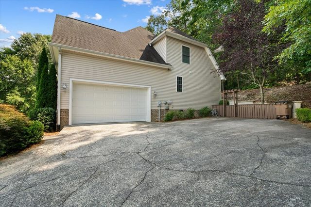 411 Amanda Way, Rocky Face, GA 30740