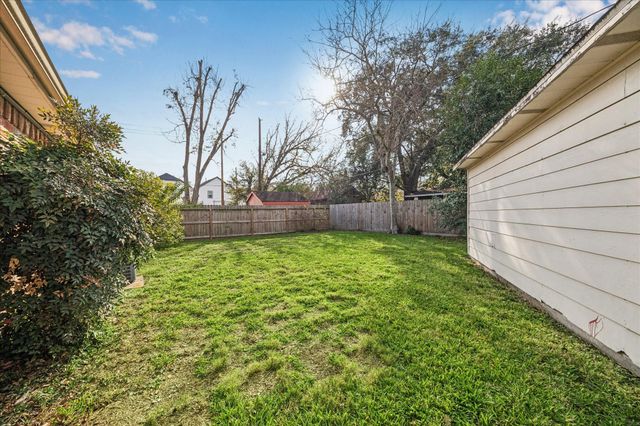 1907 Sedgie Drive, Houston, TX 77080