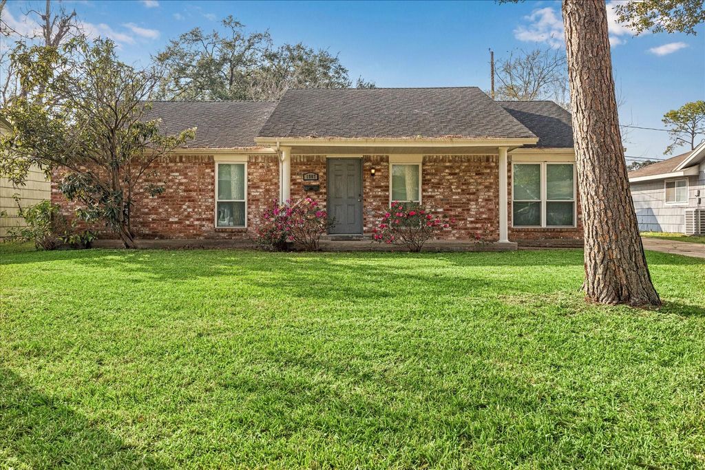 1907 Sedgie Drive, Houston, TX 77080