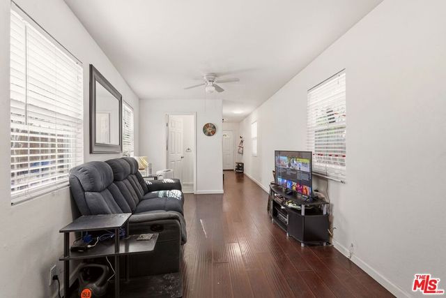 2216 5th Avenue, Los Angeles, CA 90018