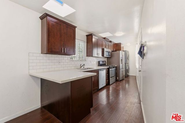 2216 5th Avenue, Los Angeles, CA 90018
