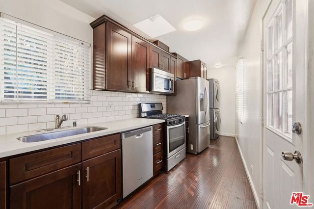 2216 5th Avenue, Los Angeles, CA 90018