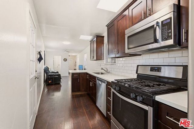 2216 5th Avenue, Los Angeles, CA 90018