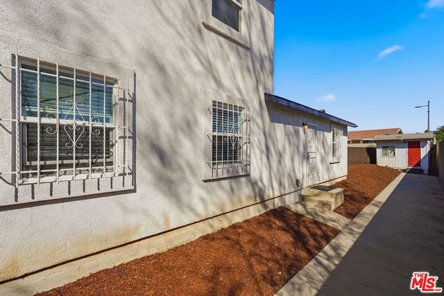 2216 5th Avenue, Los Angeles, CA 90018
