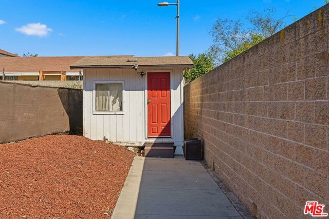 2216 5th Avenue, Los Angeles, CA 90018
