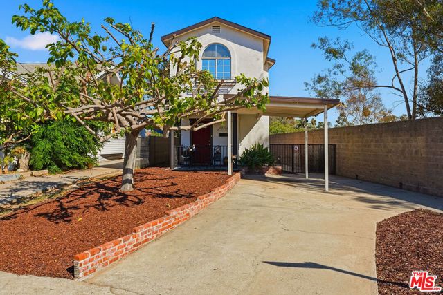 2216 5th Avenue, Los Angeles, CA 90018