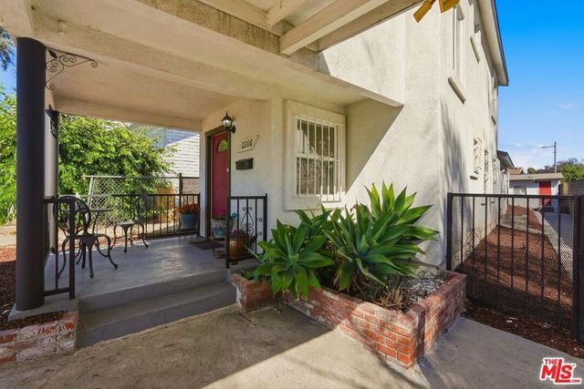 2216 5th Avenue, Los Angeles, CA 90018