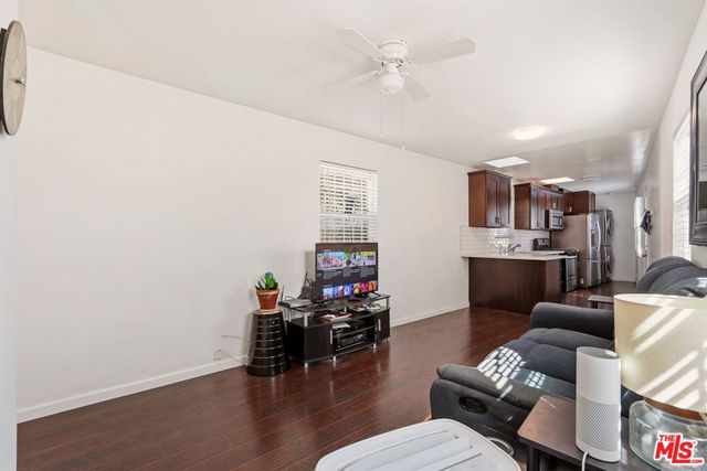2216 5th Avenue, Los Angeles, CA 90018